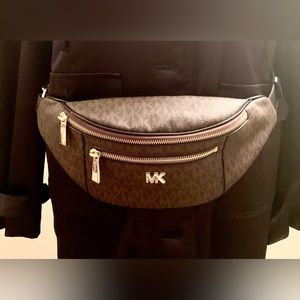 Michael Kors Waist Bag  💼